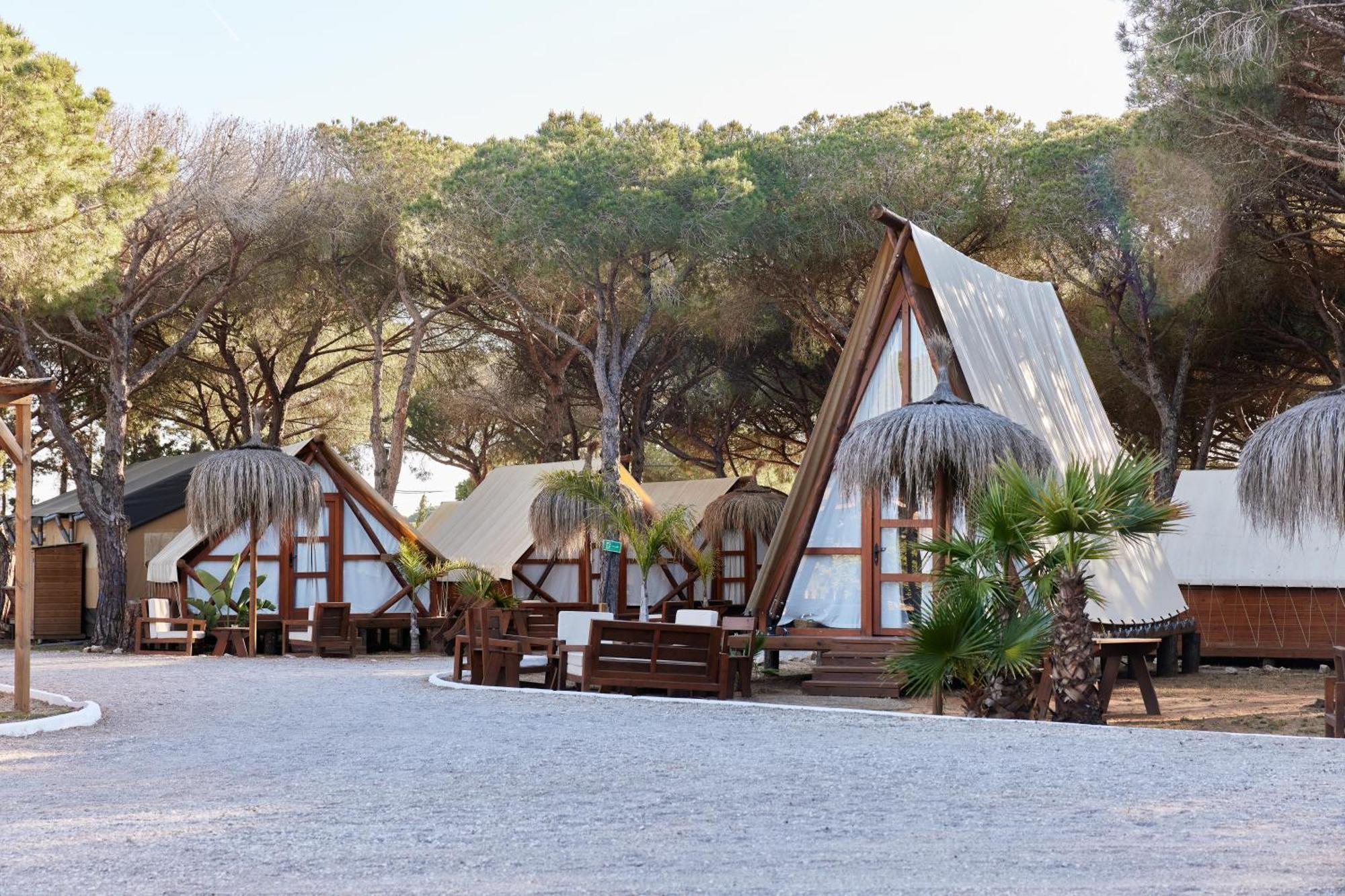 Hotel Taiga Conil Conil De La Frontera Zewnętrze zdjęcie