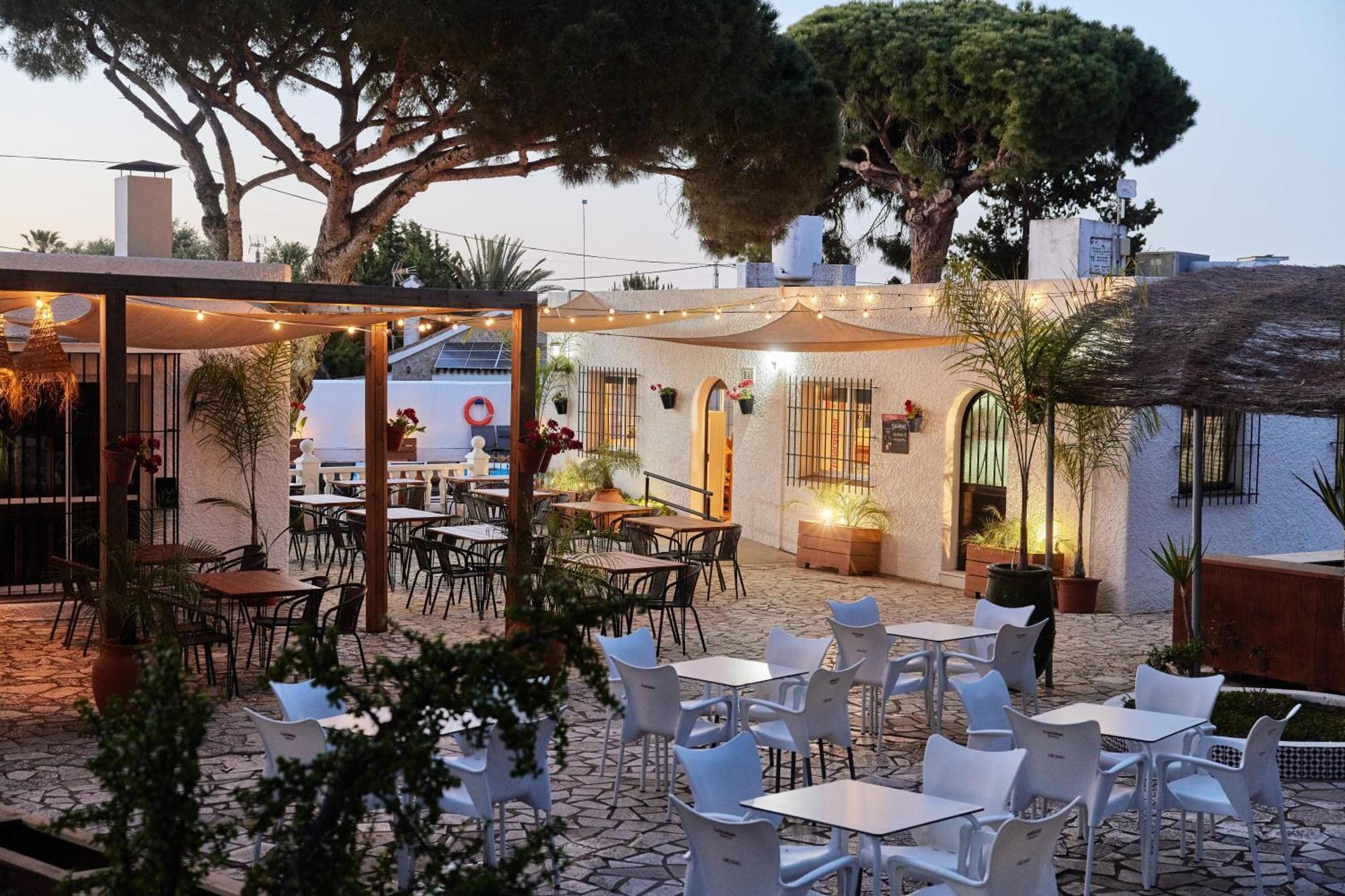 Hotel Taiga Conil Conil De La Frontera Zewnętrze zdjęcie